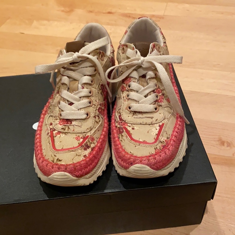 Shoes - Picture 1 of 7